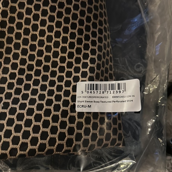 SHORT SLEEVE BOXY TEXTURED PERFORATED SHIRT - Picture 5 of 6